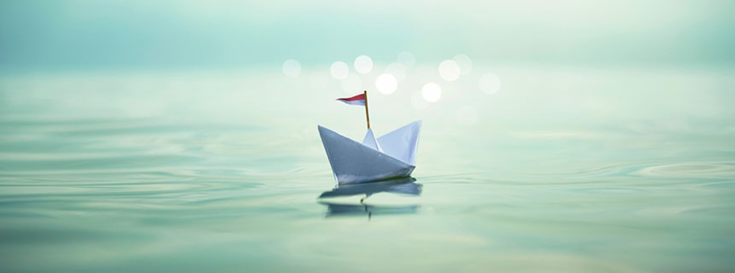 boat w flag